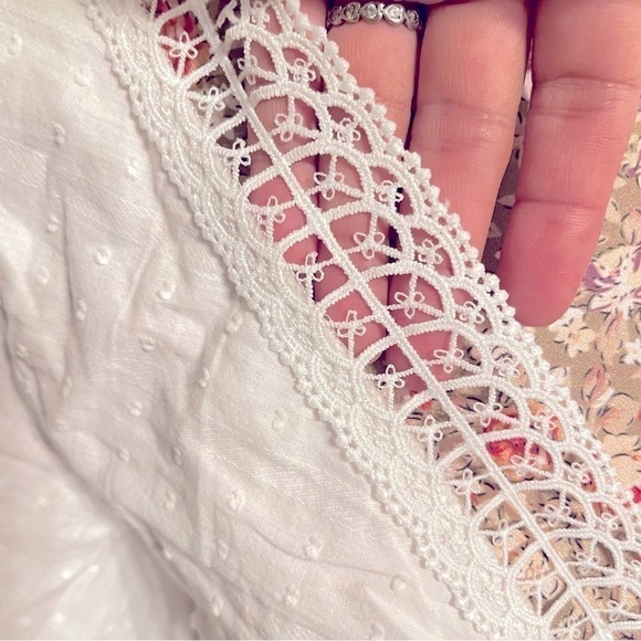 Embroidered Detailed White Romper - Picture 7 of 10